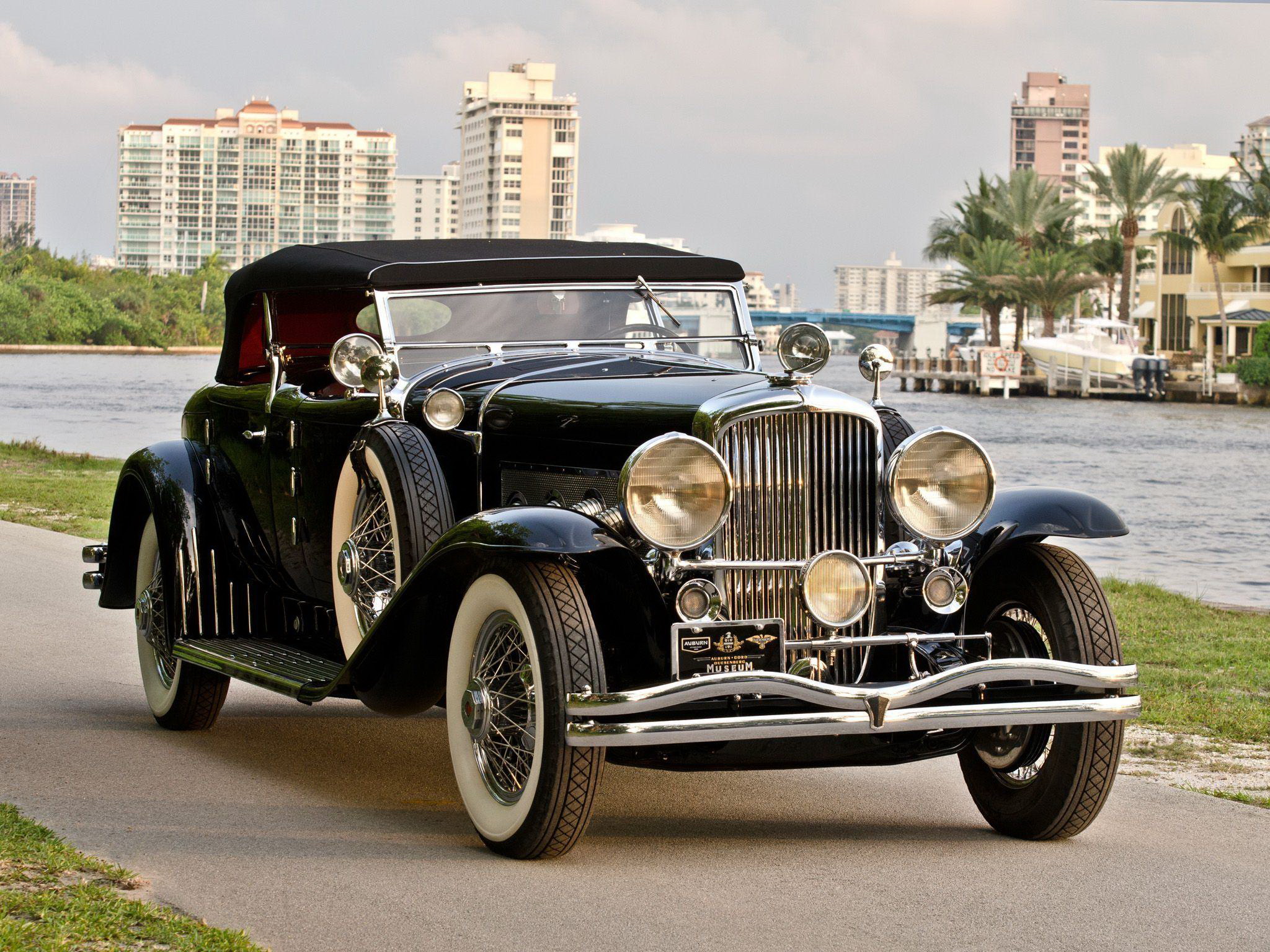 Автомобиль совершает. 1930 Duesenberg model j Torpedo Phaeton. Duesenberg model j Аль Капоне. Кадиллак Дюзенберг. Duesenberg car 1930.