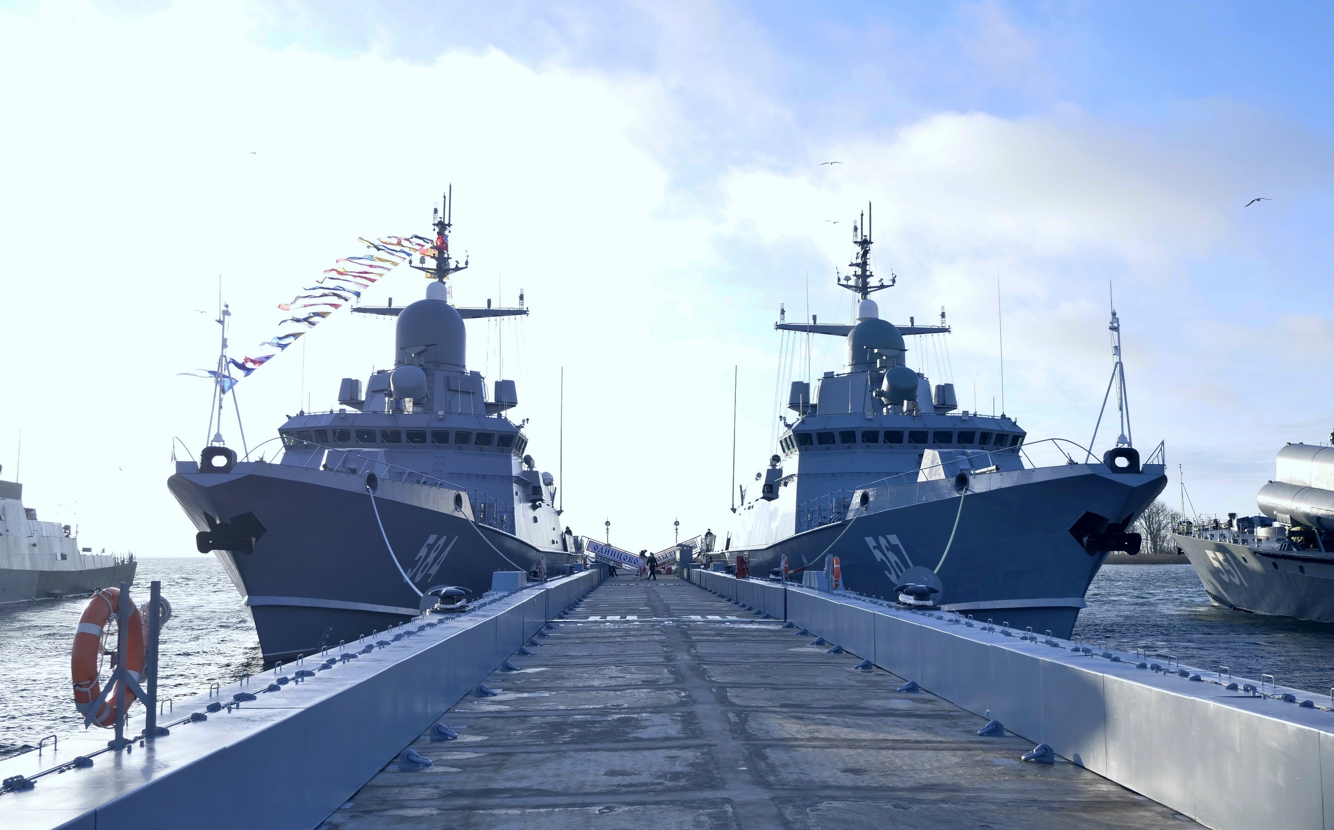 Флот на сво. ВМФ В Балтийске 2023. Балтийск ВМФ 2021. Военно-морской парад в Балтийске 2021. ВМФ В Балтийске 2022.